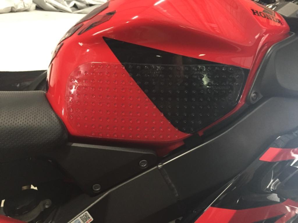 海外限定】 新品 CBR1000RR SC77 17-19 ストンプグリップ 黒