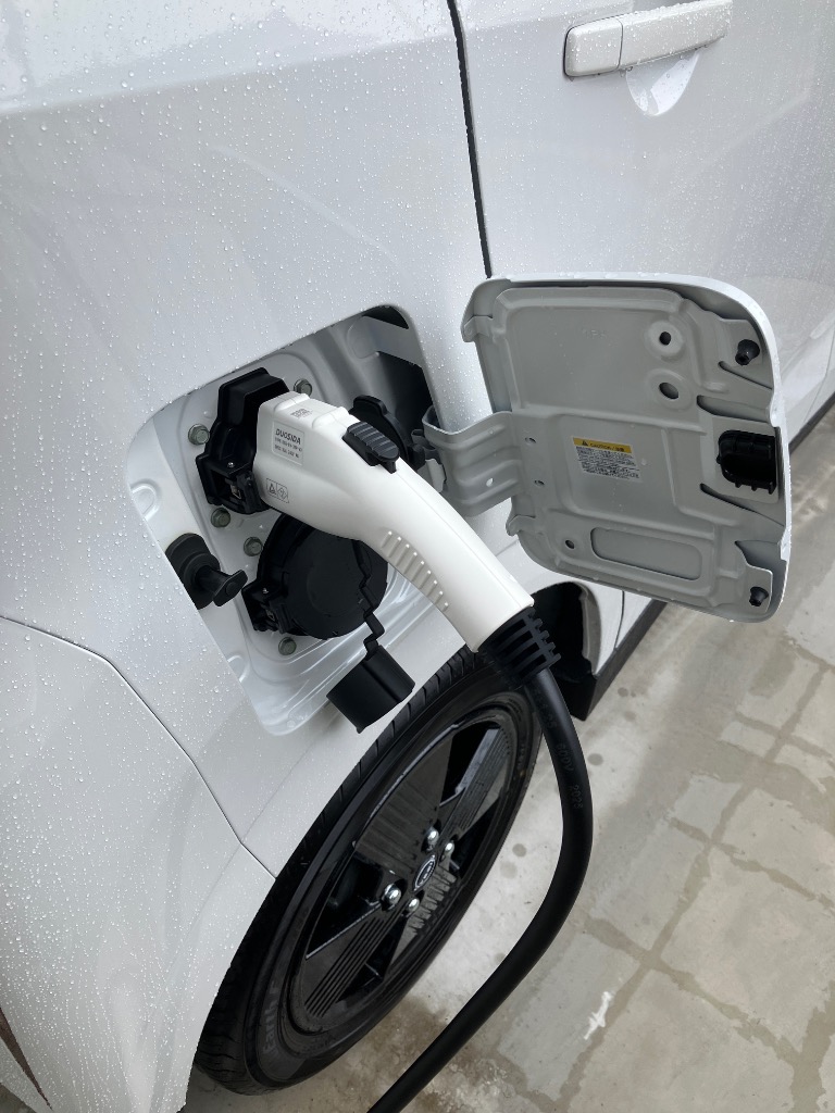 超PayPay祭☆45,899円→42,899円】EV充電器 家庭用200V 20A 4kW J1772