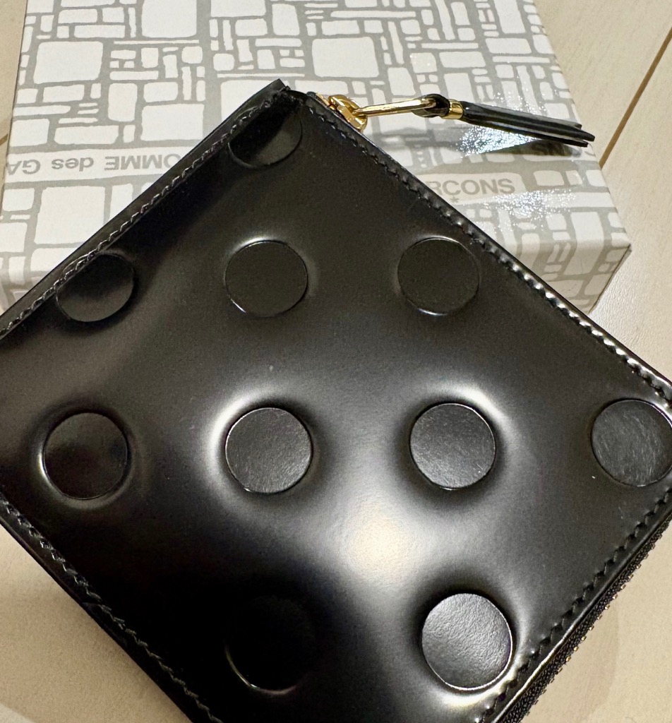 COMME des GARÇONS ドットエンボス ケース ブラック COMME des GARCONS（コムデギャルソン） 財布 ポーチ ブラック POLKA