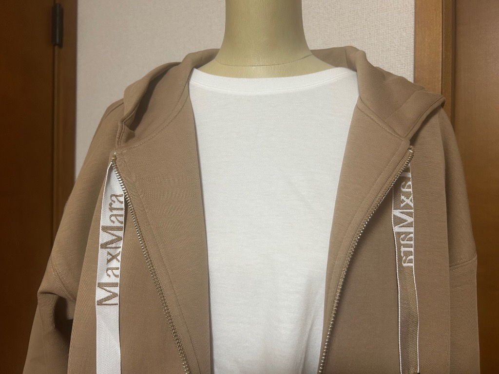 クリーニング済　S MaxMara ロゴ刺繍 パーカー S ベージュ系エクリュ クリーニング済 S MaxMara ロゴ刺繍 パーカー S ベージュ系エクリュ
