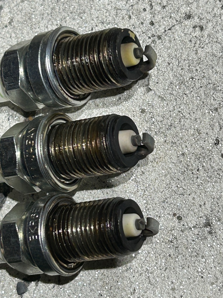 NGKプラグ BKR6E-11 3本セット ストックNO.2756 BKR6E11 N