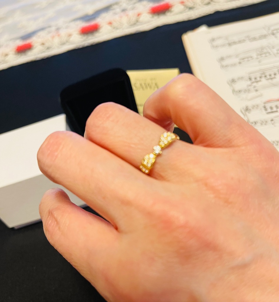 ダイヤモンド リボン リング 指輪 ダイヤ フェミニン 0.2ct 18k YG 18