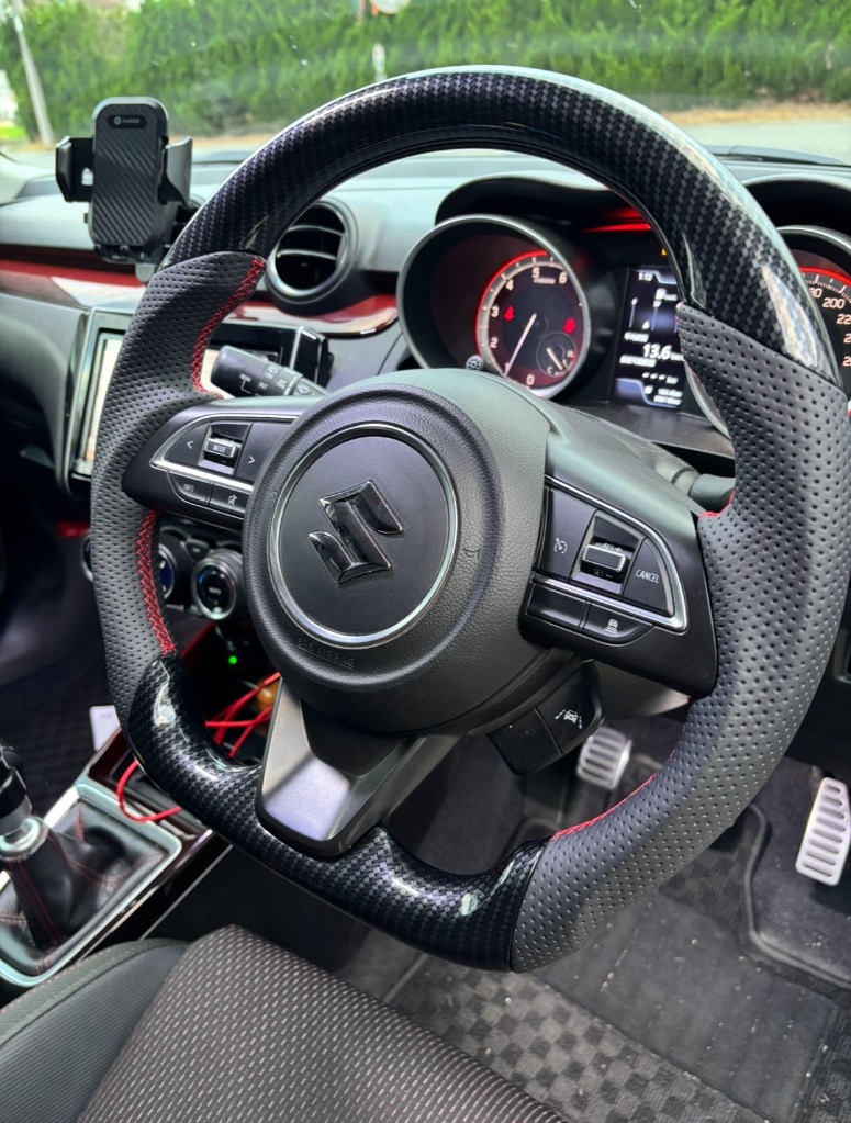 FEGGARI スイフトスポーツ ZC33S ステアリング ブラックカーボン調 x