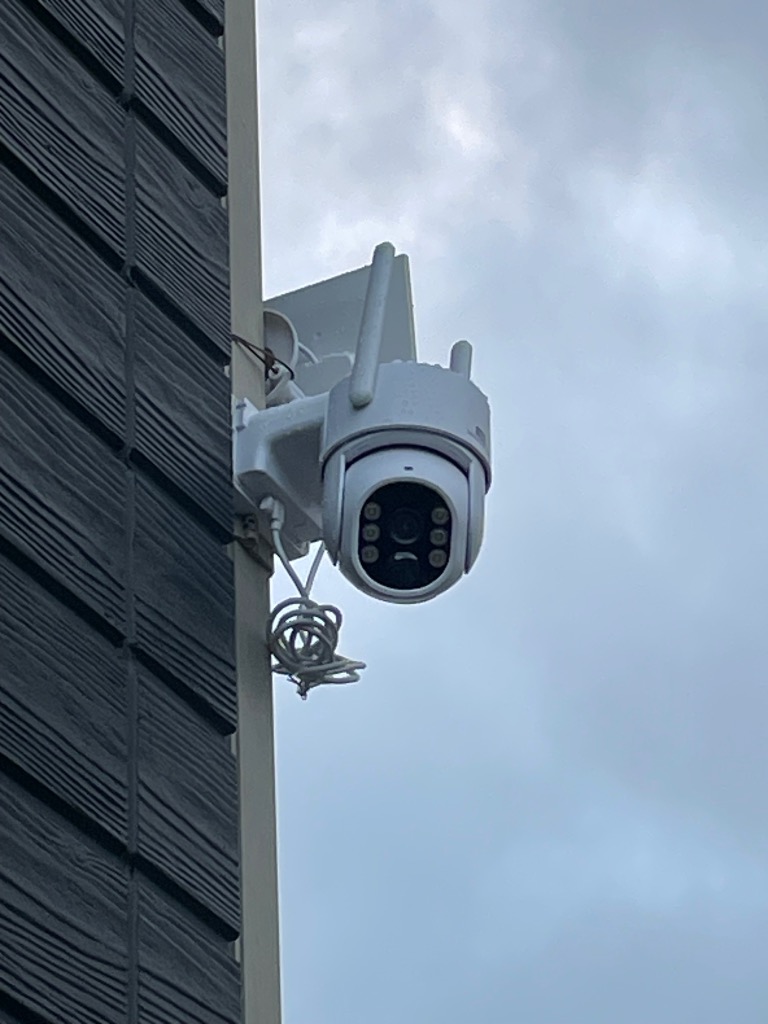 SecuSTATION 防犯カメラ 屋外 家庭用 防犯灯 パンチルト