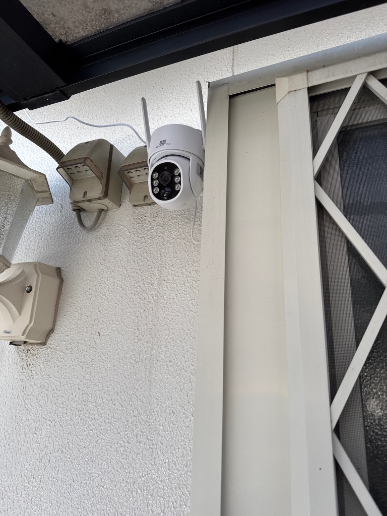 SecuSTATION 防犯カメラ 屋外 家庭用 防犯灯 パンチルト