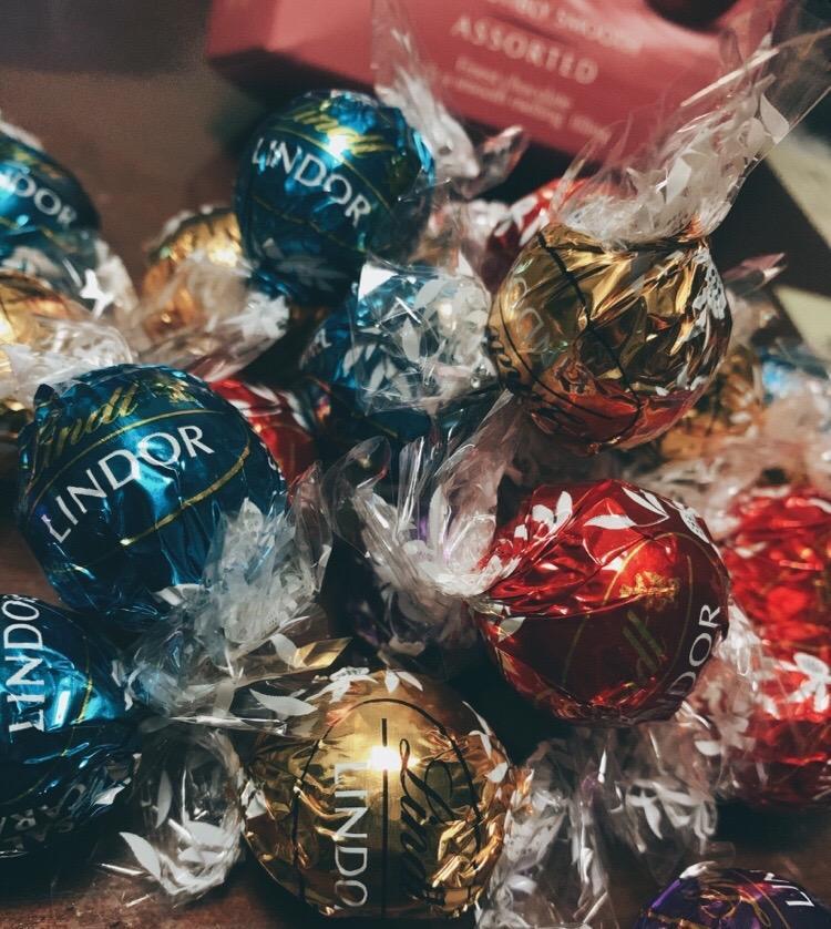 リンツ ≪600g×2箱セット≫ ☆限定商品☆【LINDT】リンツ
