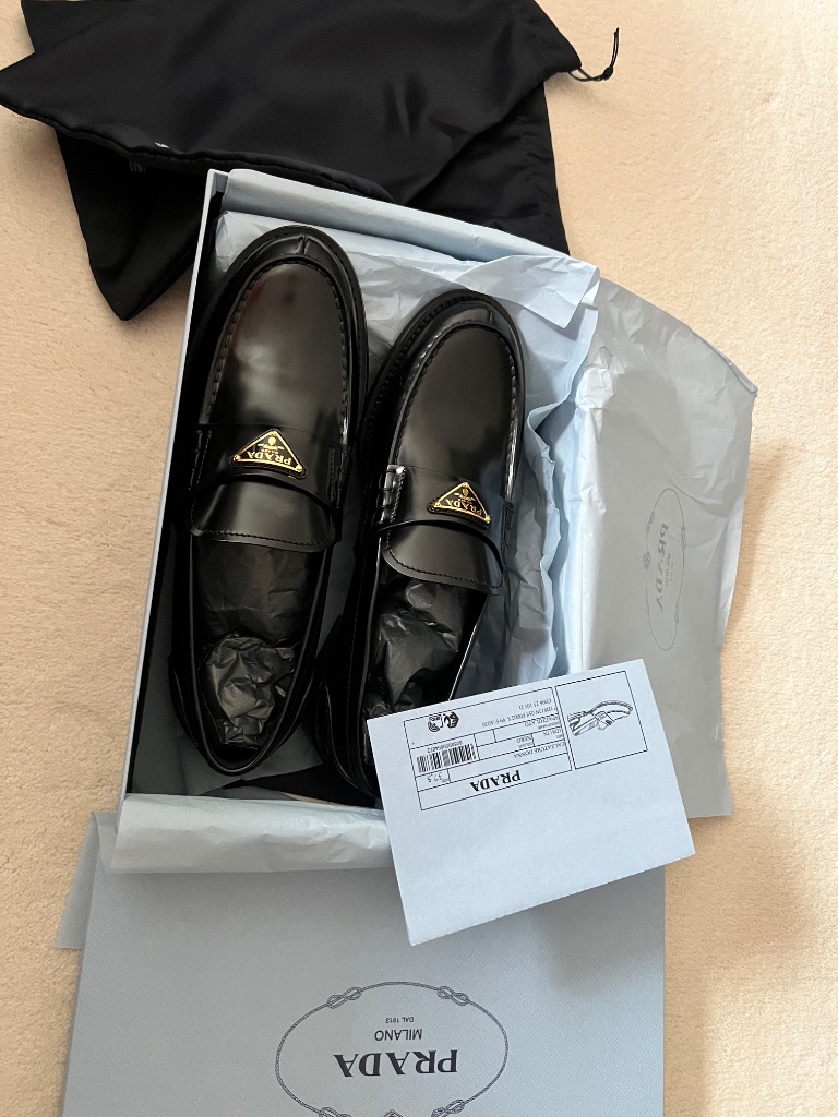 PRADA ブラックレザーシューズ PRADA（プラダ） シューズ 靴 ブラッシュド レザー ローファー 1D813N