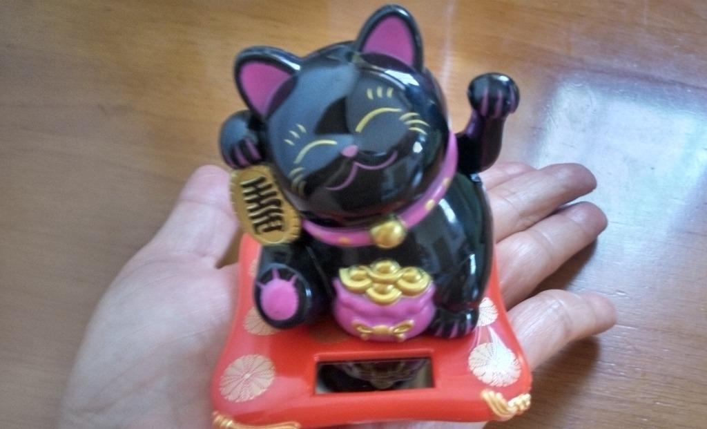 招き猫 ソーラー式 動く 手振り まねきねこ 可動式 金運 自動 招き猫 ソーラー式 動く 手振り まねきねこ 可動式 金運 自動