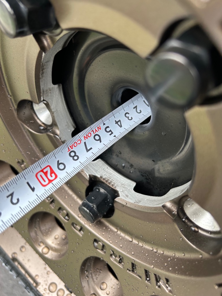 スペアタイヤ移動ブラケット表向き　真上移動タイプ　ジムニーシエラJB74用 ショウワガレージ スペアタイヤ移動ブラケット 表向き 真上移動