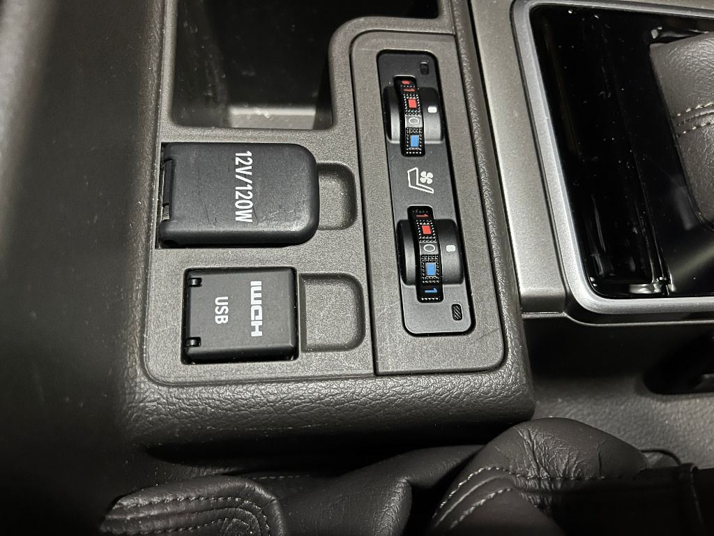 KCU-Y63HU アルパイン トヨタ車用スイッチパネル ビルトインUSB/HDMI