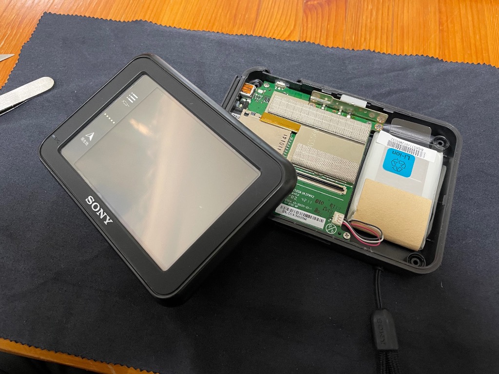 ★ 送料無料 SONY ソニー ナビ NV-U37 nav-u 中古品 + メモリースティックＰＲＯデュオ(4ＧＢ) ★ ☆SONY⁄ソニー nav-u NV-U37 NVA-CU10J ポータブルナビ☆ SONY ソニー