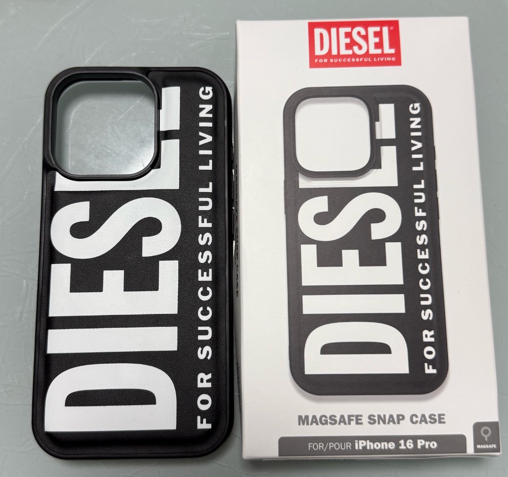 DIESEL GRAPHIC SNAP CASE iPhone 16用 DIESEL GRAPHIC SNAP CASE iPhone 16用 𝐃𝐈𝐄𝐒𝐄𝐋 Graphic