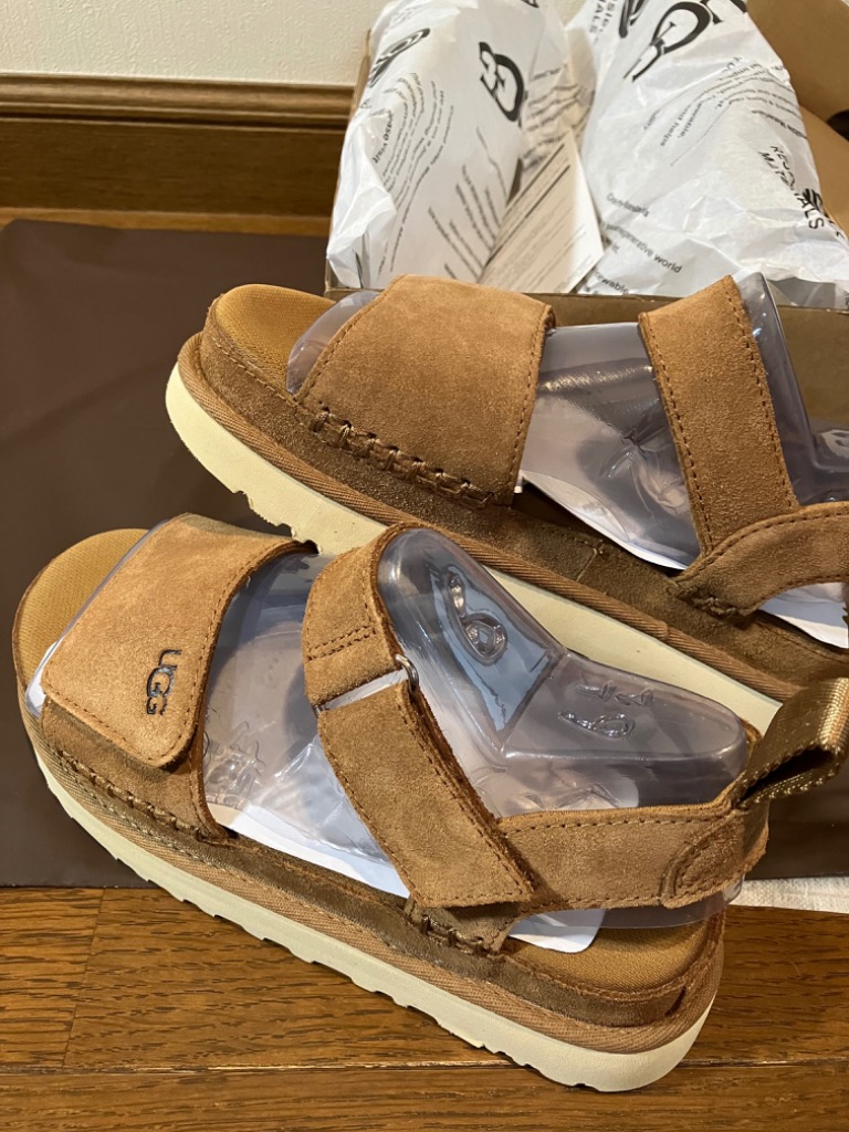 UGG アグ サンダル ストラップサンダル ゴールデンスター