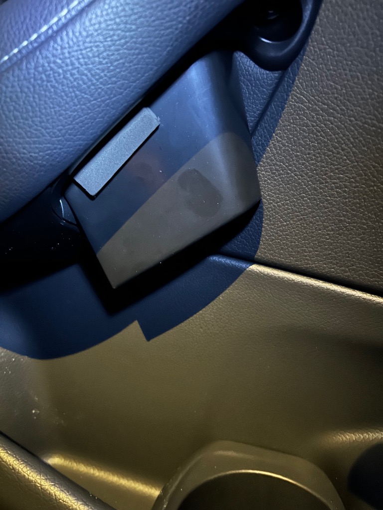 AA224　ベンツ　W213　Eクラス　左　フロントドア　シルバー　AA224 出荷締切18時 フロント ドアハンドルポケット ドア収納