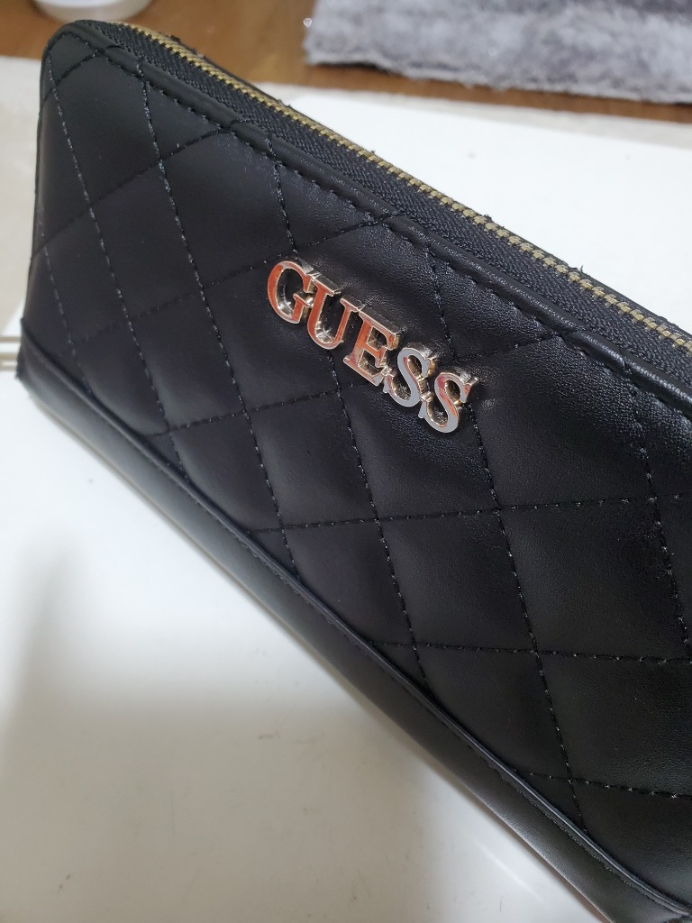 お出かけにいい GUESS ゲス 財布 黒 GUESS ゲス 財布 SG797146 BLACK 多角形プレート ラウンド
