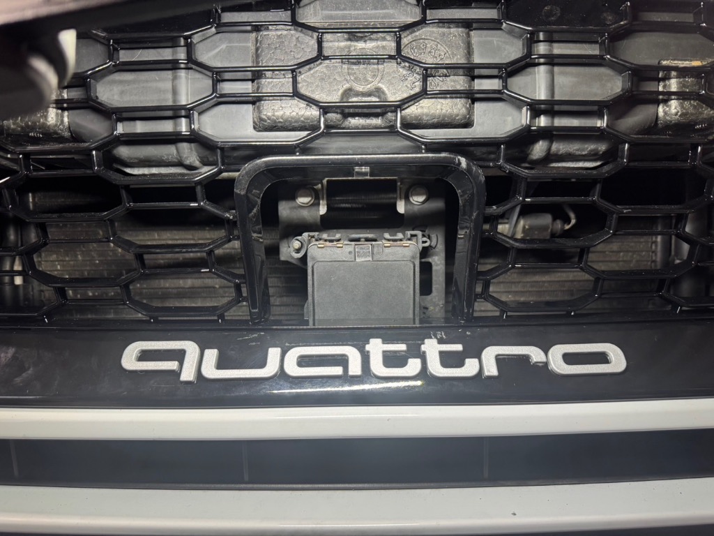 AUDI アウディ 8V A3 S3 後期用 RSタイプ 艶有ブラック ハニカムグリル
