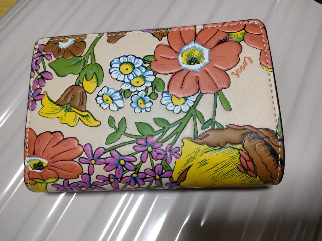 COACH 二つ折り財布　フローラルプリント　CR934アウトレット品 Amazon | [コーチ] COACH 財布(二つ折り財布) FCR934 CR934