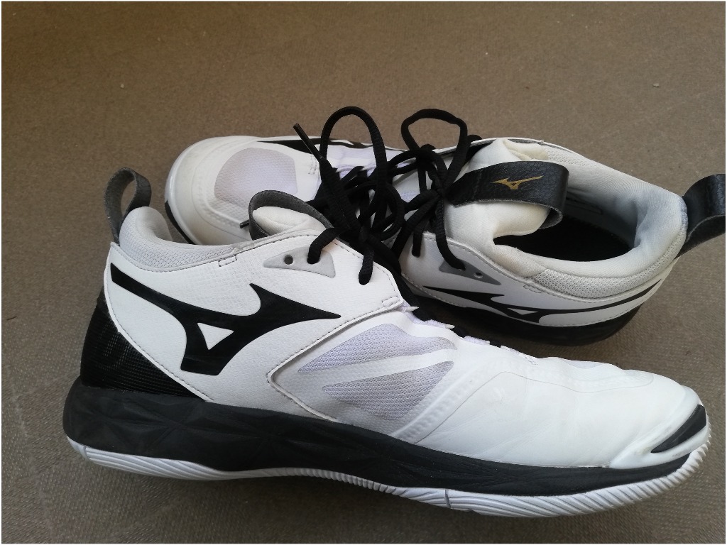 Mizuno ウェーブモーメンタム２MID バレーボールシューズ　27.５センチ MIZUNO ミズノ バレーボールシューズ ウエーブモーメンタム2