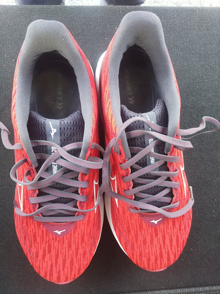 ほぼ未使用　ミズノウエーブライダー28SW レッド グレー J1GC240407 MIZUNO ミズノ MIZUNO/メンズ ランニングシューズ/ウエーブ