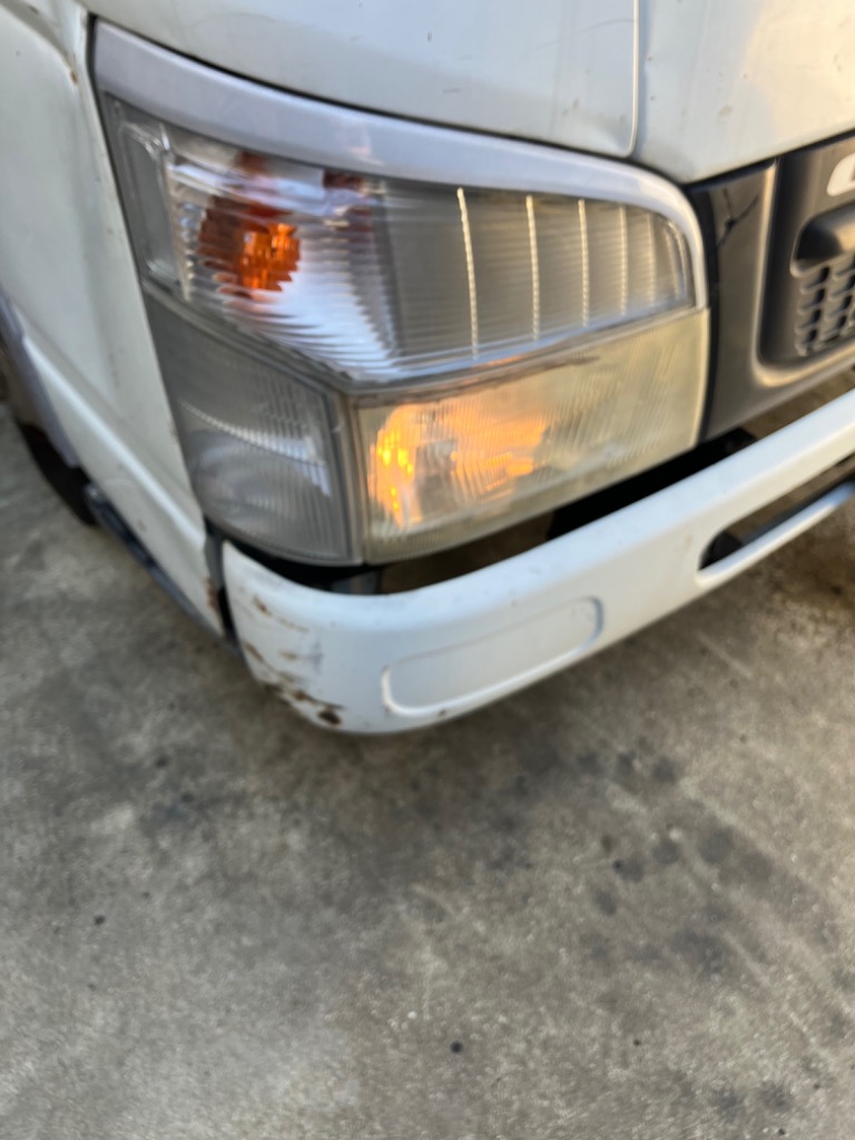 三菱ふそうキャンターFE211　76y～85yテールランプ右12ＶMB097954社外新品。 トラック用テールランプ 左右セット(FE600キャンター標準用