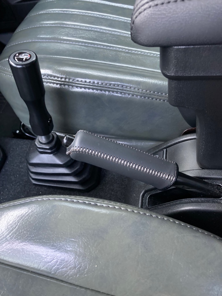 スズキジムニー(JB64W)用パーツ 本革サイドブレーキグリップ