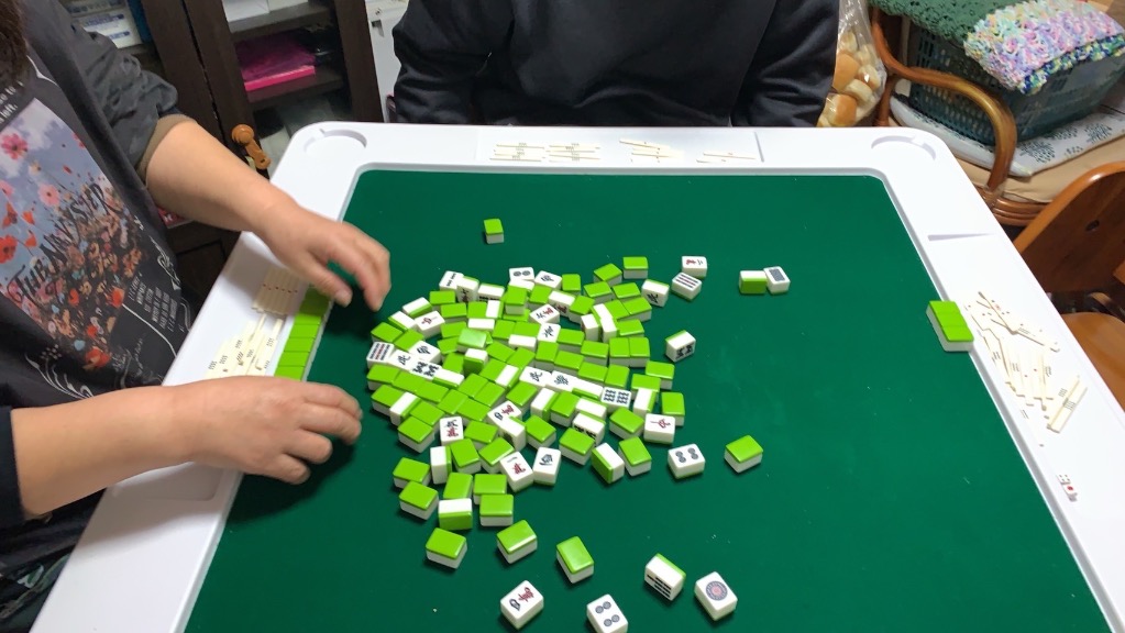 麻雀卓 折りたたみ 高さ2段階 手打ち 麻雀テーブル ドリンク 麻雀卓 折りたたみ 高さ2段階 手打ち 麻雀テーブル ドリンク