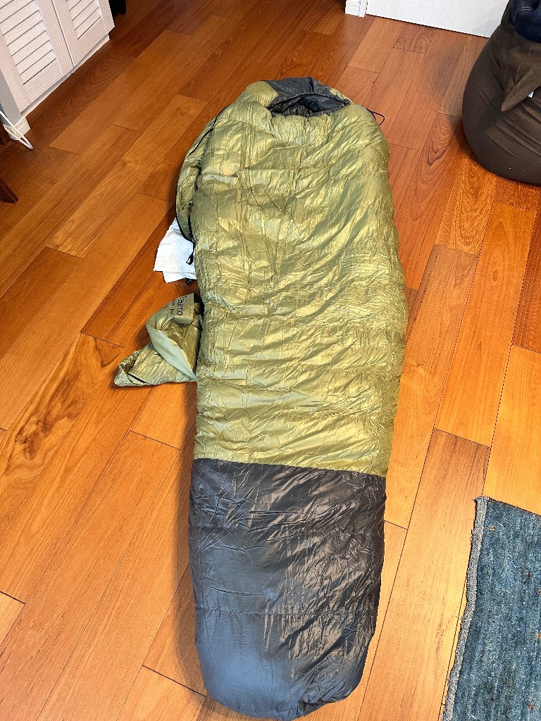 【美品・送料込み】寝袋 シュラフ タケモ(Takemo) スリーピングバッグ ９ 寝袋 シュラフ タケモ Takemo スリーピングバッグ 9 ストリージバッグ