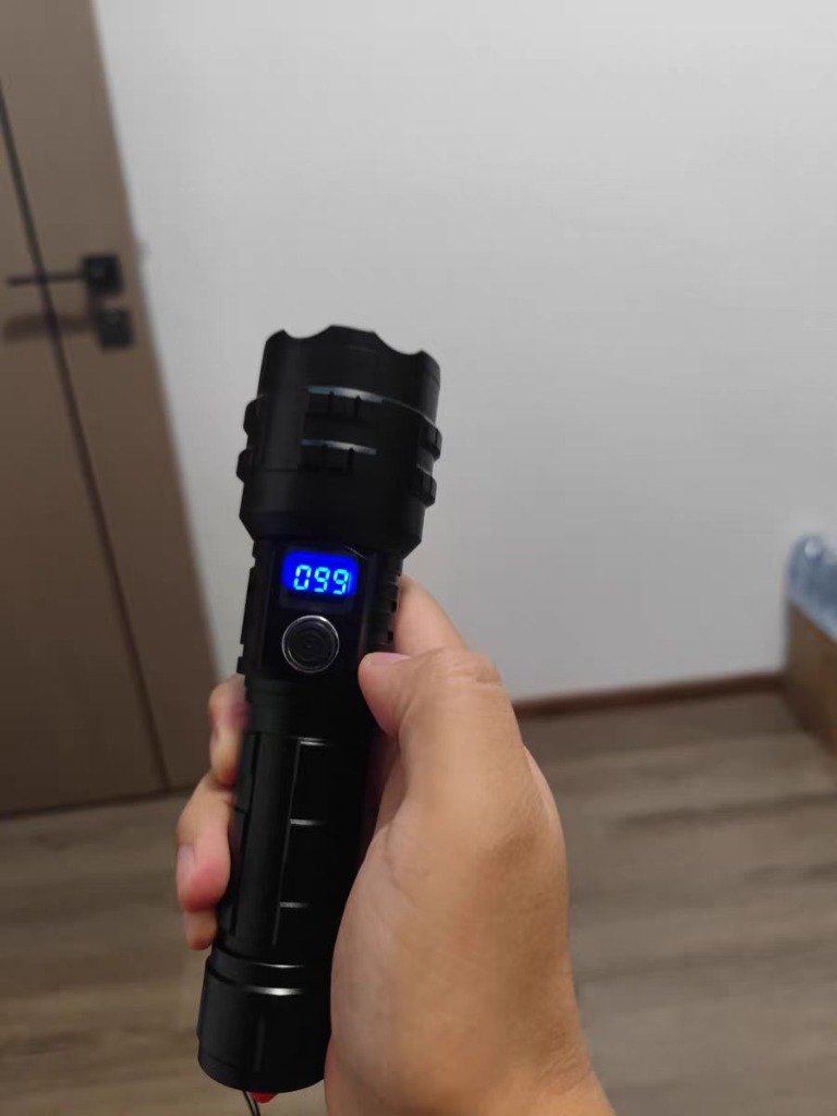 LED懐中電灯 強力 超高輝度 50000ルーメン フラッシュライト