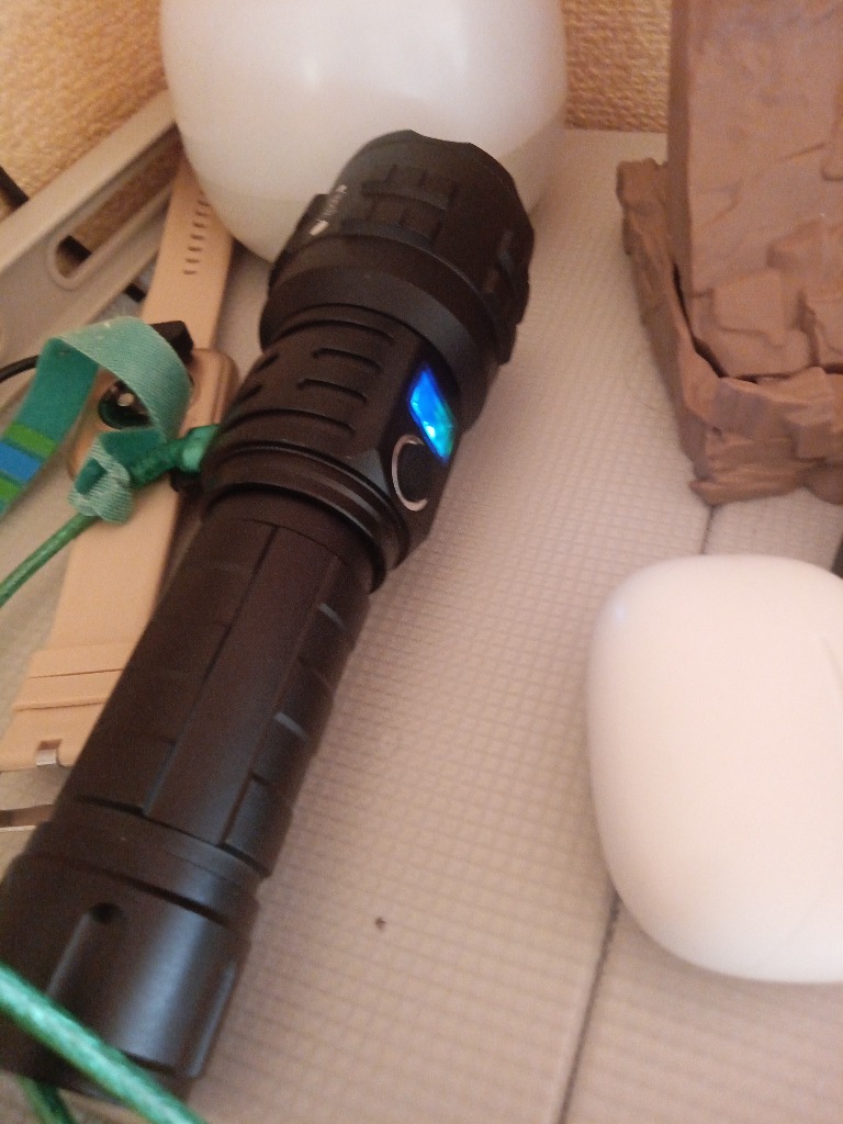 LED懐中電灯 強力 超高輝度 50000ルーメン フラッシュライト