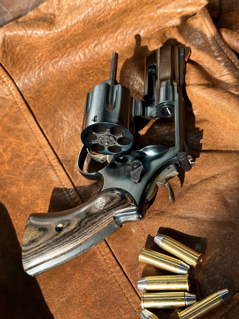 ☆アルタモント S&W Nフレーム スクエアバット用 木製グリップ