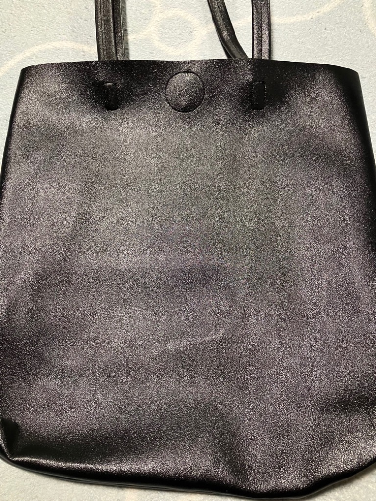 ほぼ新品 レザー調ショルダーバッグ ブラック シンプル A4収納 florist ショルダーバッグ バッグ 「A4収納可・軽量」ワッシャー