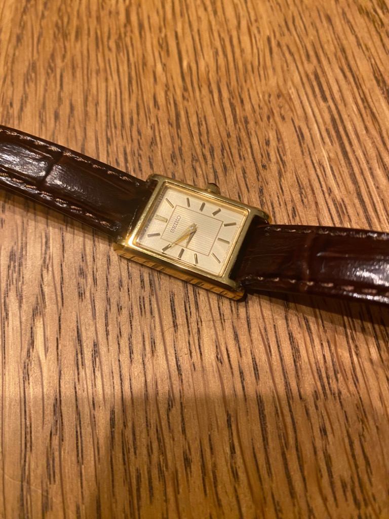 SEIKO 並行輸入品 10年保証 日本未発売 ESSENTIALS LADYS