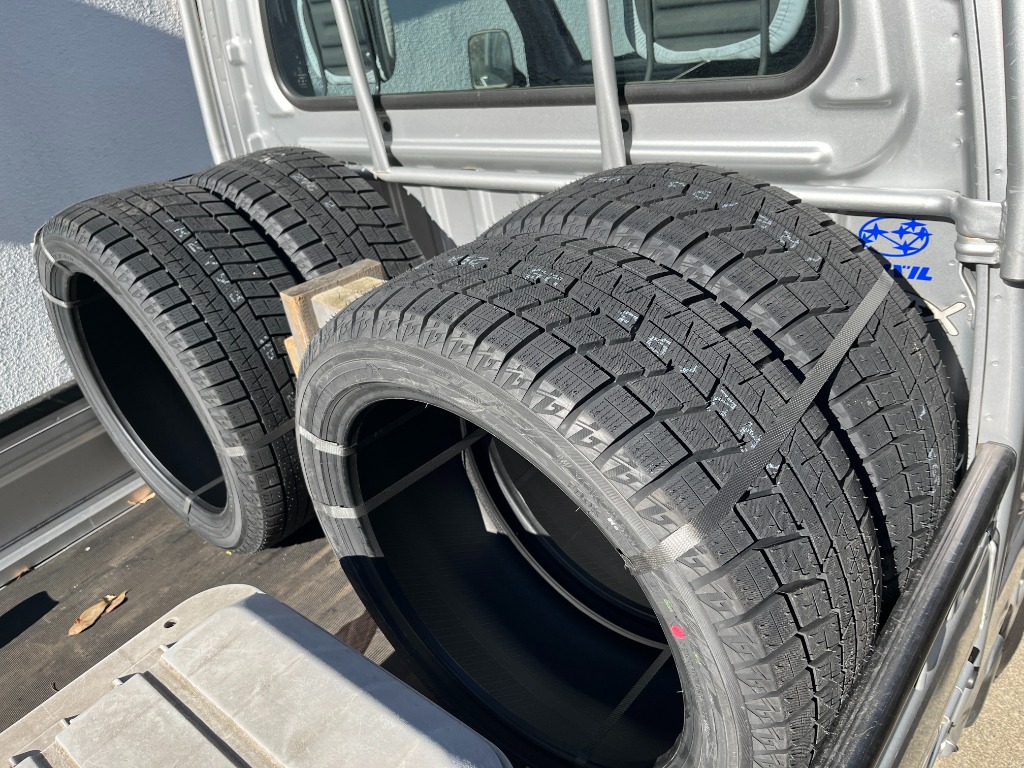 バリ溝‼️倉庫保管❗️ ヨコハマ iG60 215/45R17 スタッドレスタイヤ iceGUARD 2024年製造 ヨコハマ iceGUARD6 IG60 215/45R17 87Q