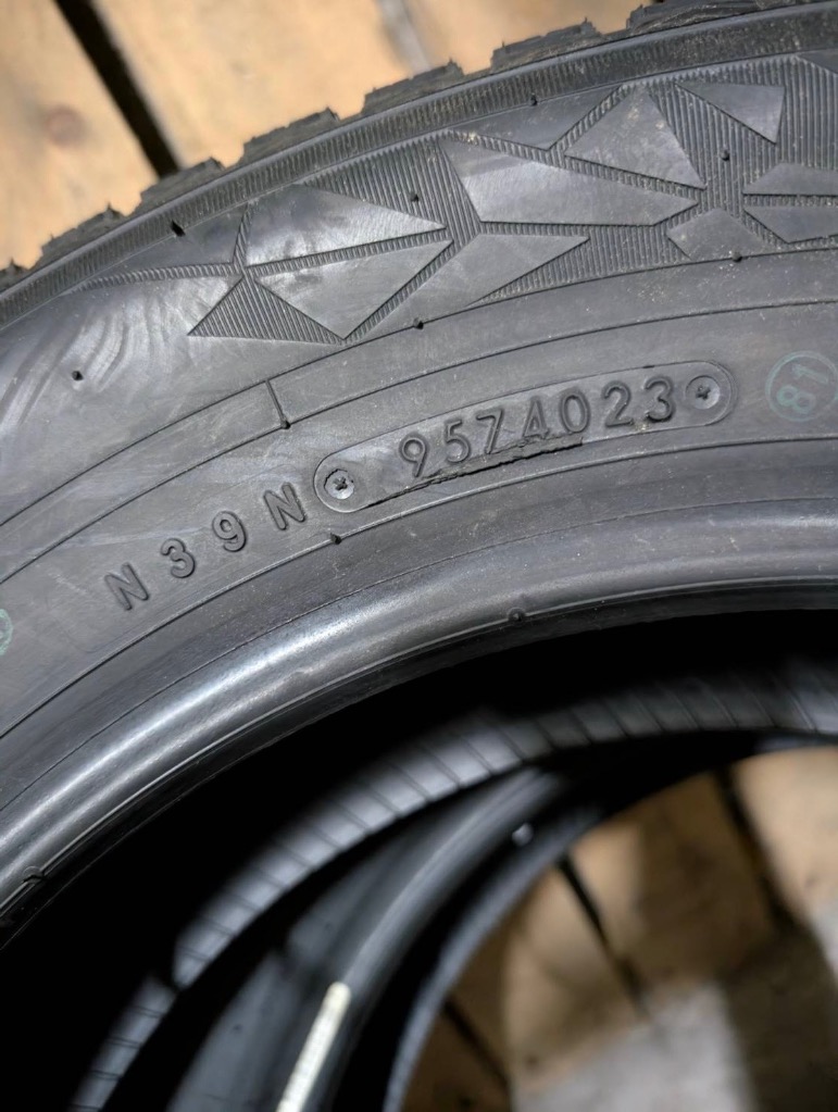 OBSERVE トーヨータイヤ GIZ2 195/65R15 91Q スタッドレスタイヤ