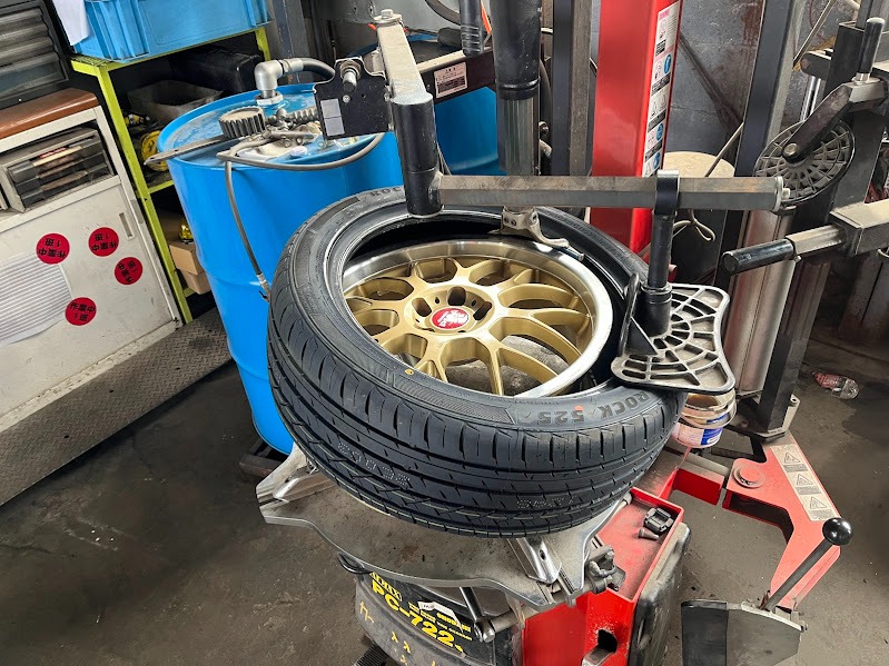 ロックブレード　rock 525 205/55r17 24年　美品　バリ山 ロックブレード rock 525 205/55r17 24年 美品 バリ山 - メルカリ