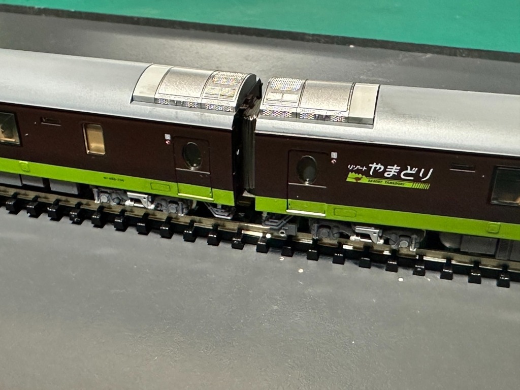 Nゲージ鉄道模型用貫通幌「SP幌」（グレー／6ケ入） : 東豊精工