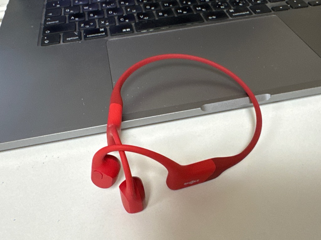 未使用　AfterShokz AEROPEX 骨伝導イヤホン レッド　特別セット 骨伝導イヤホンAfterShokz AEROPEX レビュー・通話も完璧！