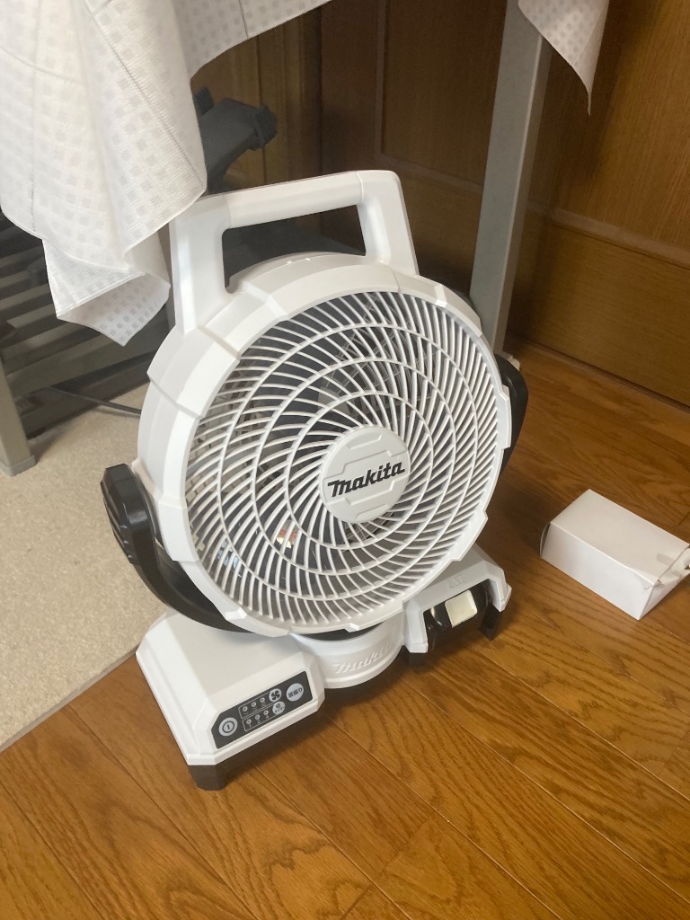 マキタ 充電式ファン CF203DZ 自動首振りモデル 18V/14.4V対応
