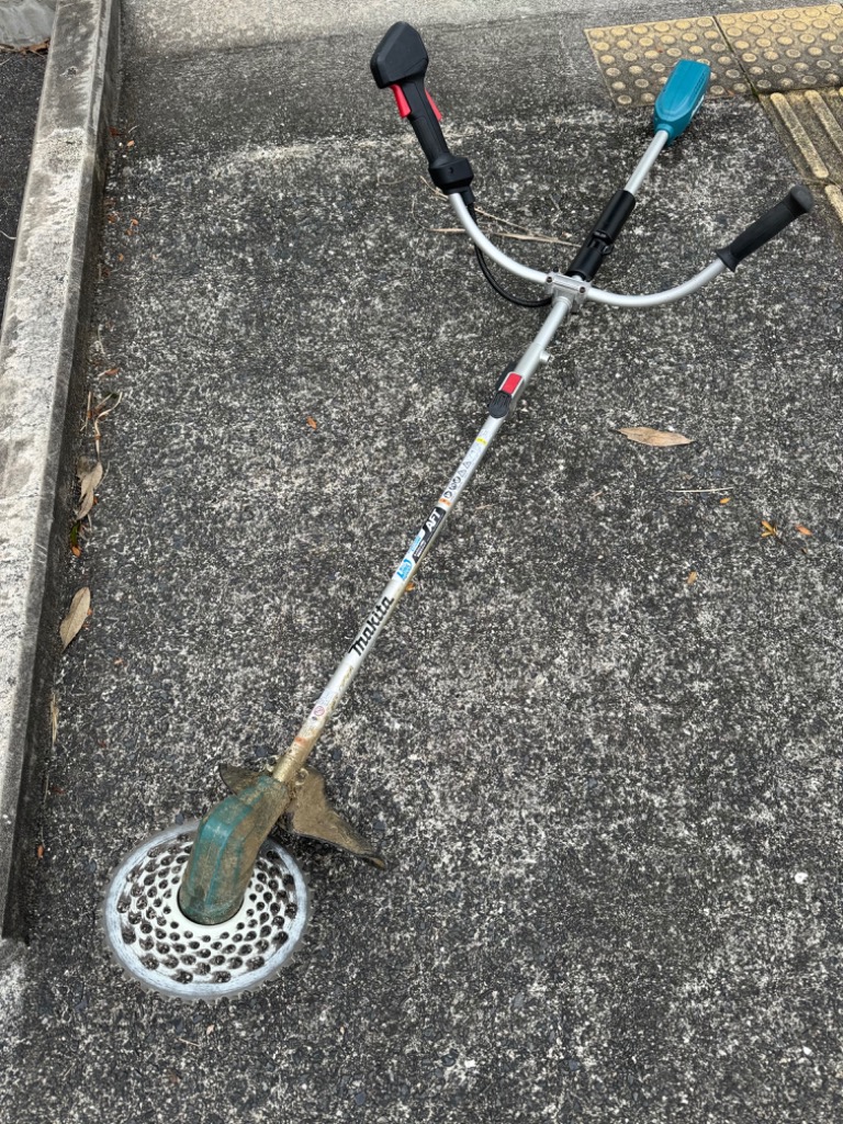 マキタ 18V充電草刈機 MUR191UDZ(シャフト分割式：バッテリ