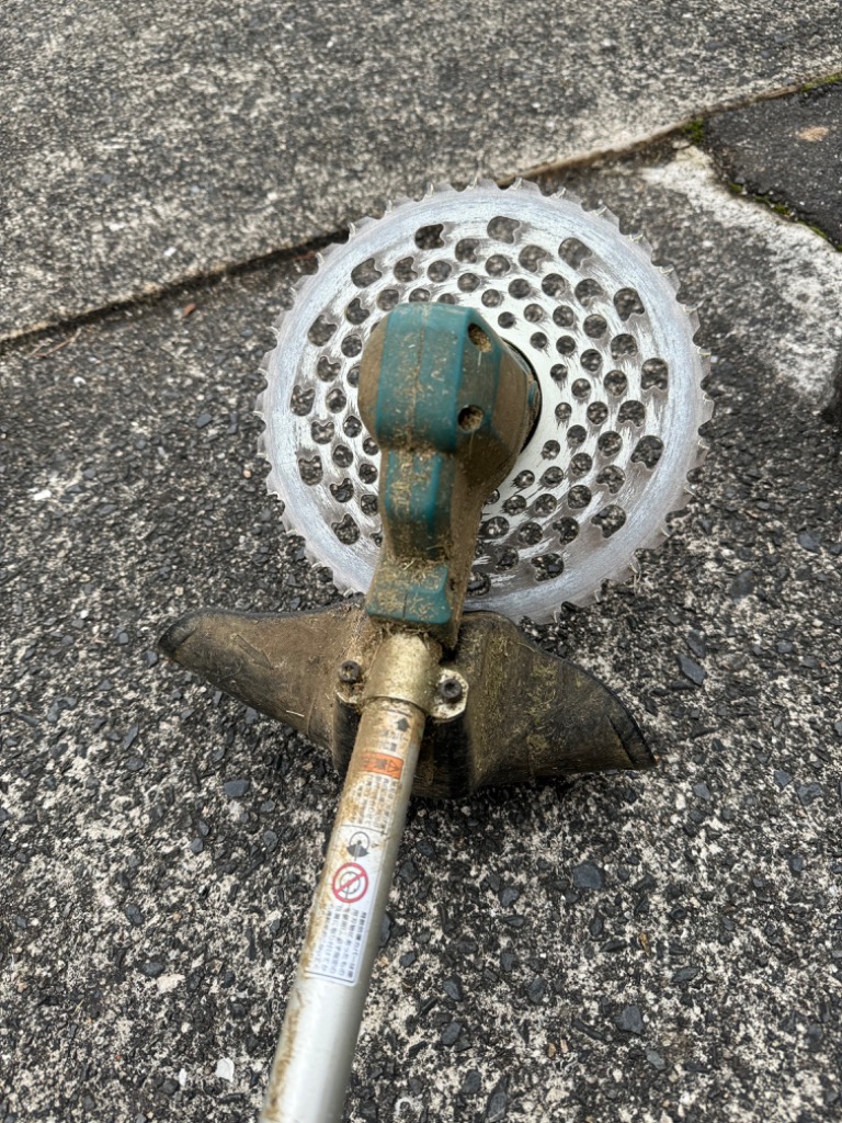 マキタ 18V充電草刈機 MUR191UDZ(シャフト分割式：バッテリ