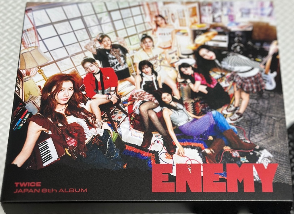 新品未開封 TWICE Enemy 通常盤 13枚セット クリアトレカ13枚付き TWICE ENEMY ［CD+DVD+ブックレット+トレーディングカード］＜初回限定