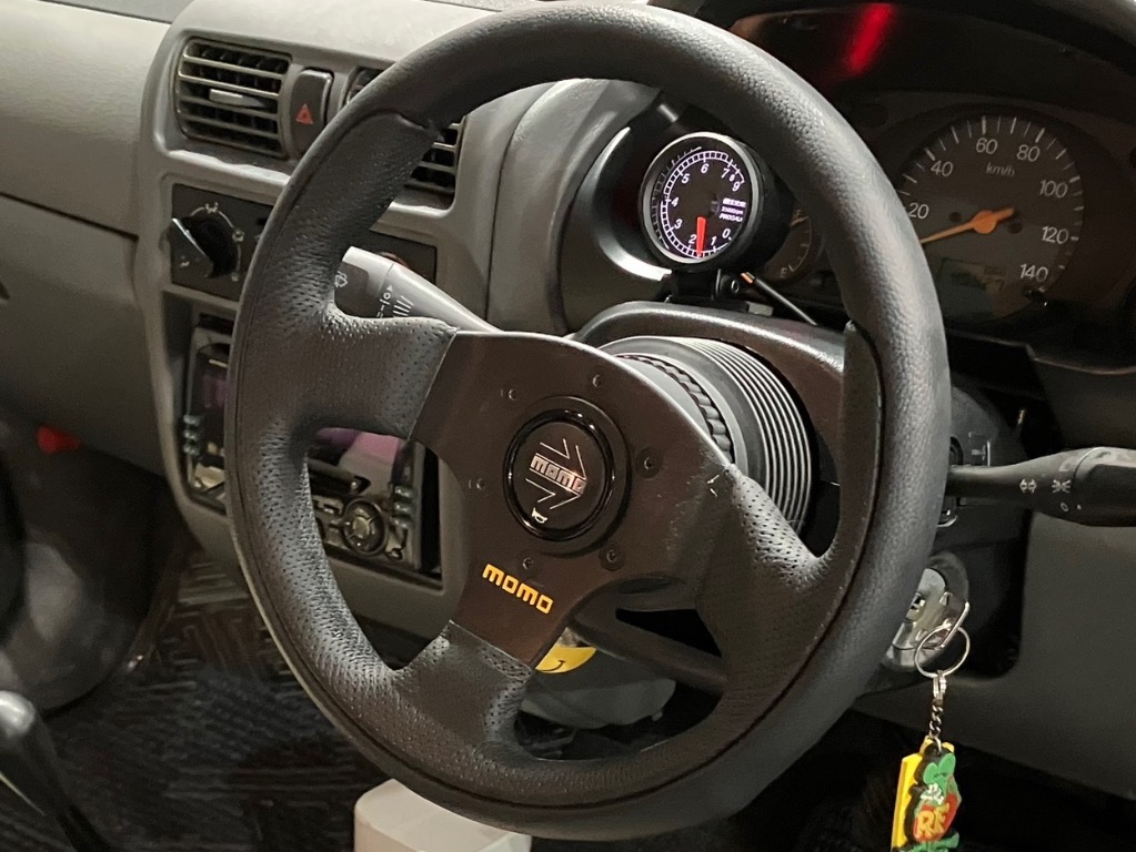 momo TEAM 280Φ ホーン、ホーンホルダーた付き