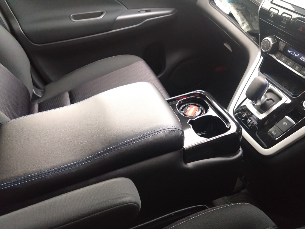 セレナ C27 e-power コンソールボックス QC25 アームレスト