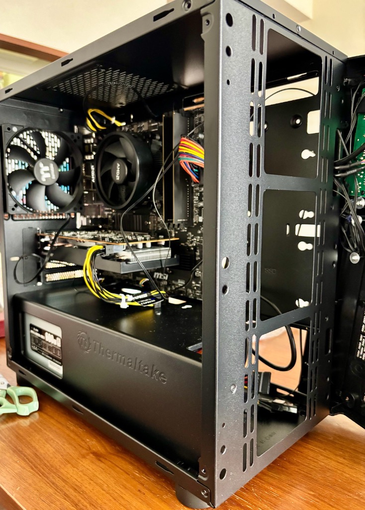 PCケース(自作PC用) Thermaltake H18 Ryzen5 3500 16GB A520M PCケース(自作PC用) Thermaltake H18 Ryzen5 3500 16GB A520M