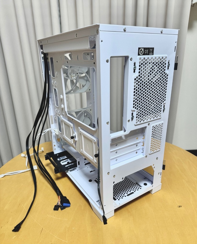 Thermaltake S100 ガラスPCケース ホワイト SSD.電源付き ThermaltakeThermaltake S100 Tempered Glass Micro Chassis