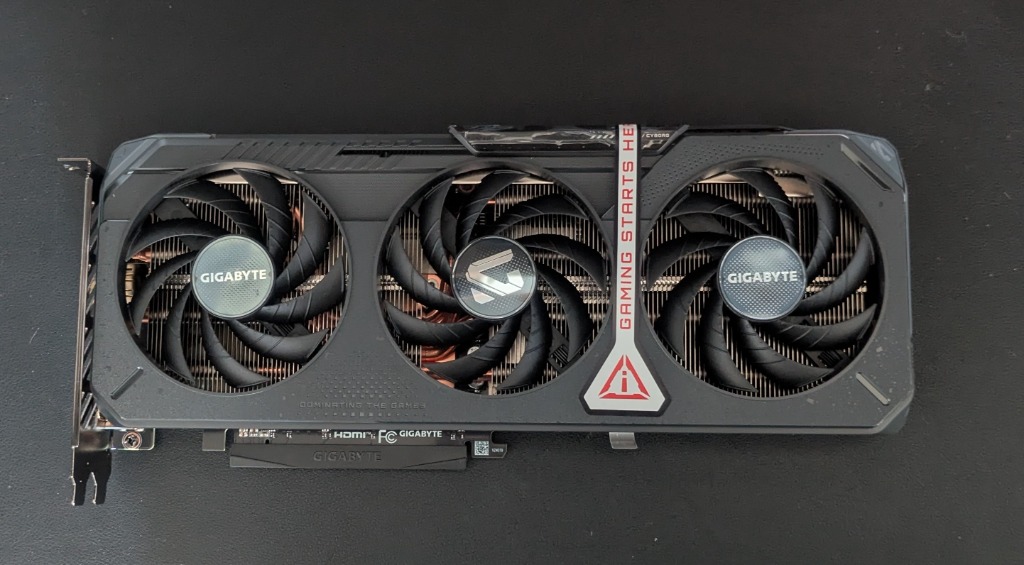 グラフィックボード・グラボ・ビデオカード GIGABYTE Radeon RX 9060 XT OC 16GB Amazon.com: GIGABYTE Radeon RX 9060 XT Gaming OC 16G