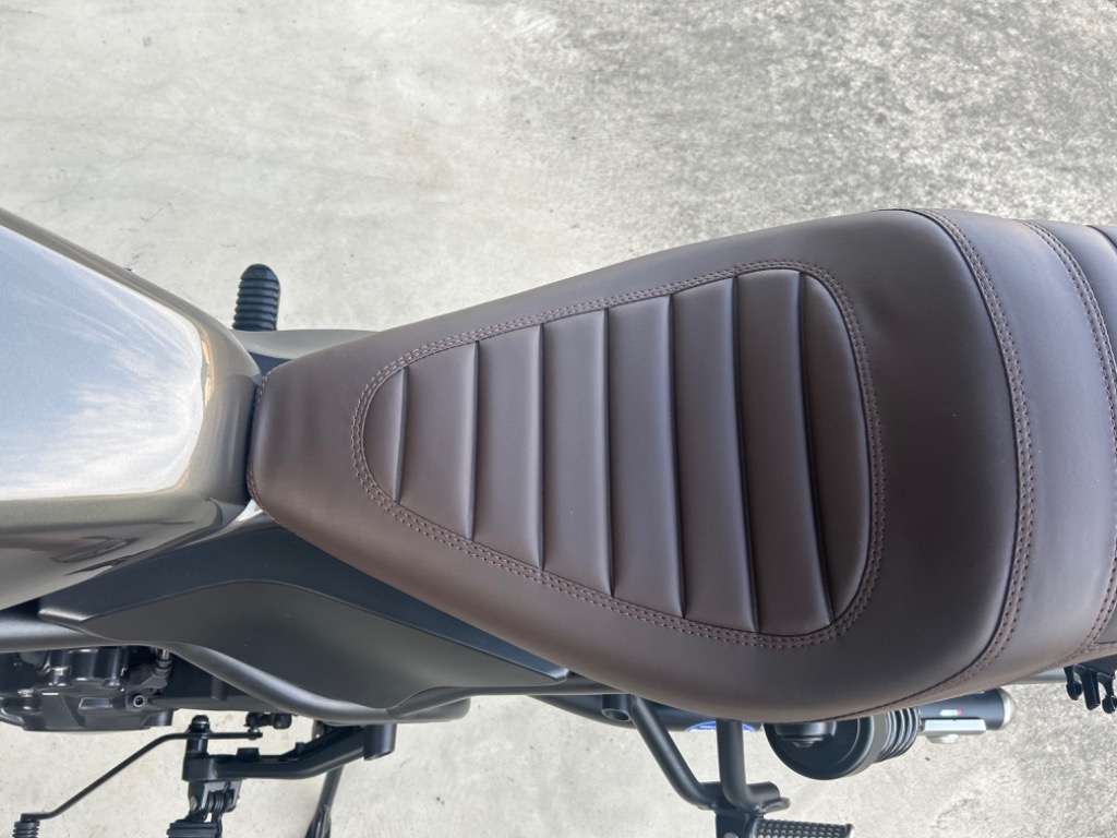 TWR シート レブル250 レブル500 ローダウン タックロール