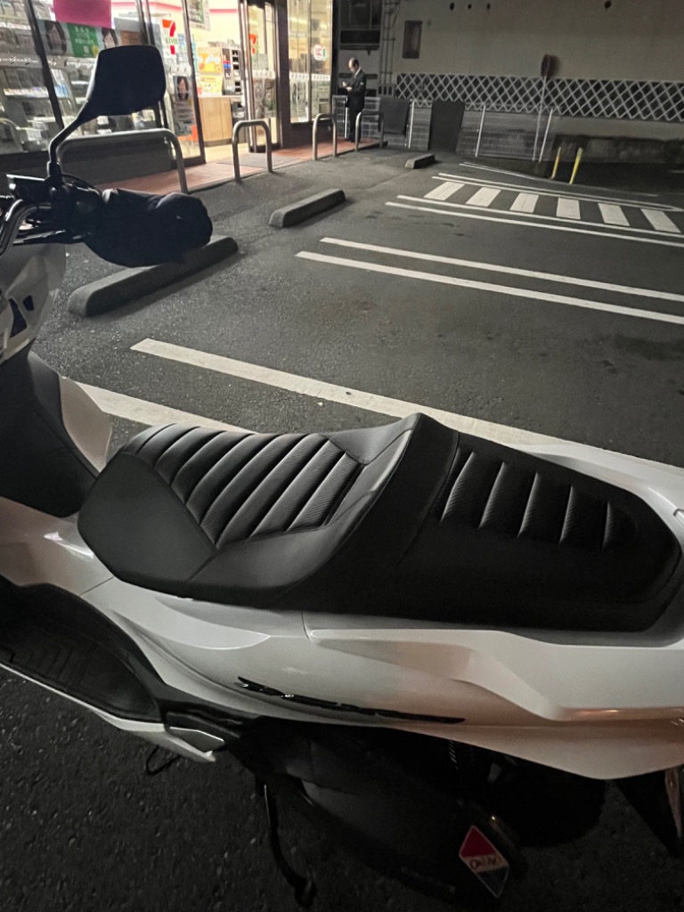 TWR ローダウンシート PCX125 PCX160(タックロール)TWR製 純正 TWR ローダウンシート PCX125 PCX160(タックロール)TWR製 純正