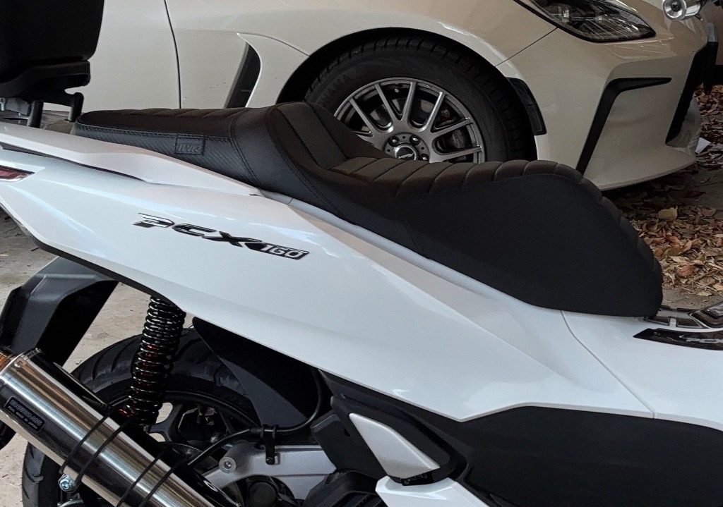 TWR ローダウンシート PCX125 PCX160(タックロール)TWR製 純正 TWR ローダウンシート PCX125 PCX160(タックロール)TWR製 純正