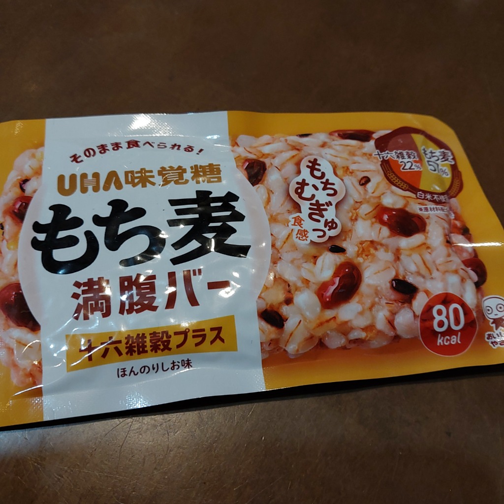 UHA味覚糖 もち麦満腹バー 十六雑穀プラス 30袋セット : 06472